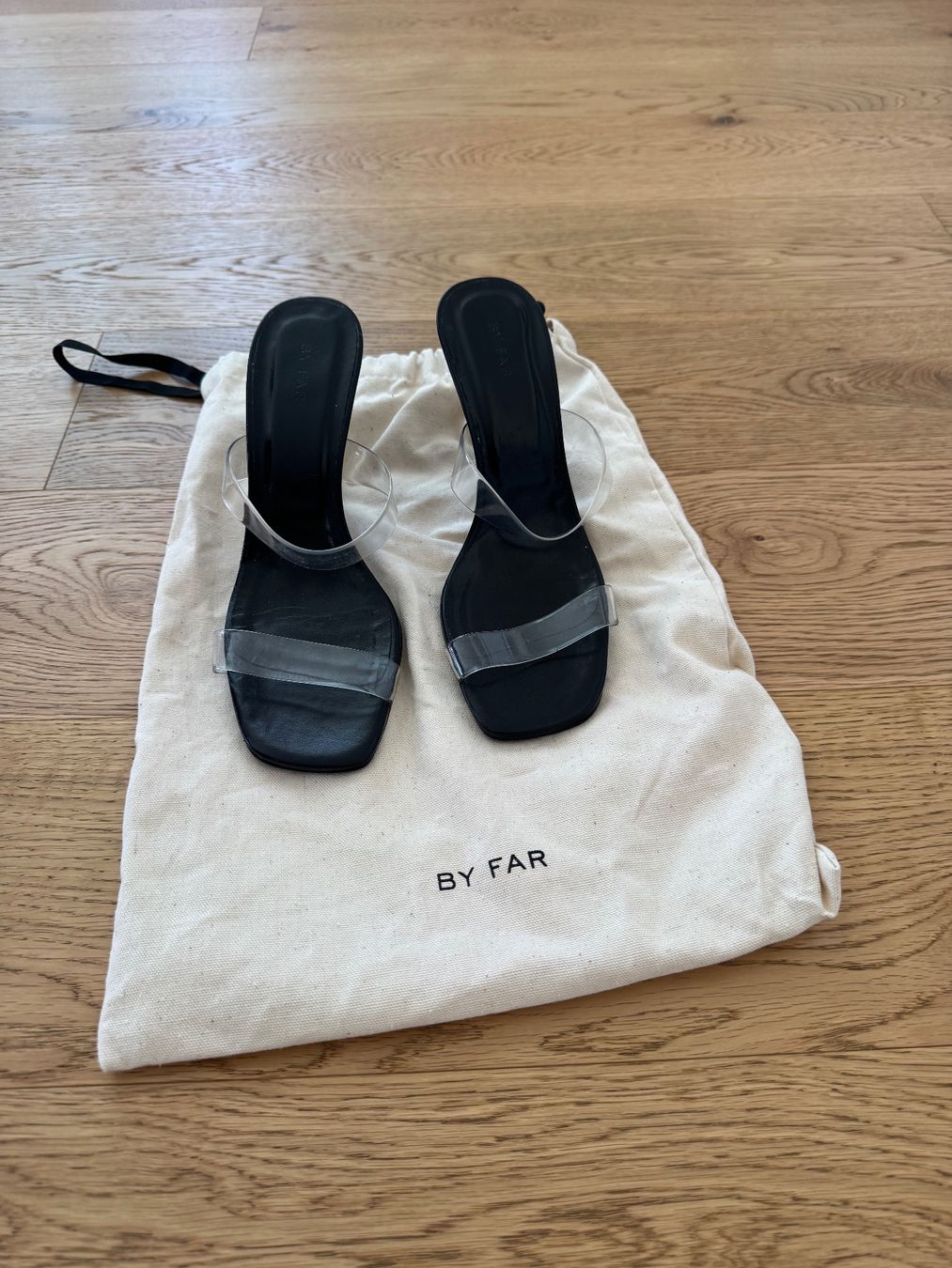 Chaussures femmes: By Far, gr. 37 never worn – D'occasion à Kilchberg ZH par tat_b228