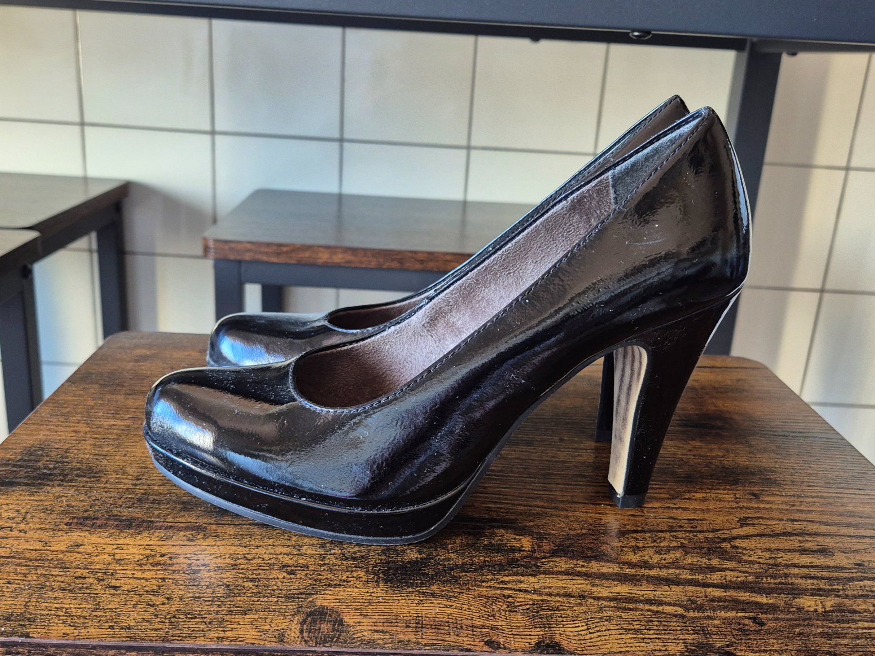 Tamaris Scarpe da donna: Escarpins Tamaris vernis noir – Usato da Genève venduto da boudha71 1