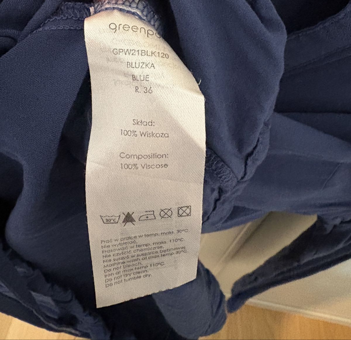 Top: Blue blouse 100% viscose 36 – Usato da Rolle venduto da gos_2xy5 2