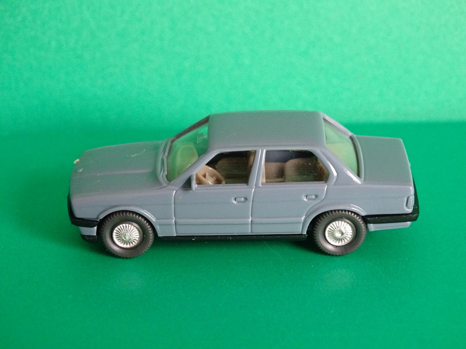 Wiking Modellini d'auto: BMW 320i von Wiking 1/87 – Usato da Bretzwil venduto da Meex 2