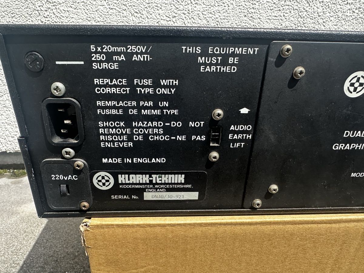 Equalizzatori: Klark-Technik DN 30/30 Dual Channel Grafik Equalizer  – Usato da Zürich venduto da deftwow 3