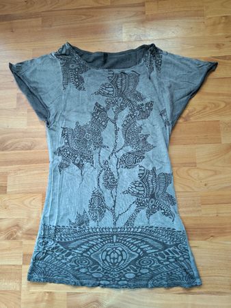 Damen T-Shirt Stile Benetton Grösse S grau Blumenmuster