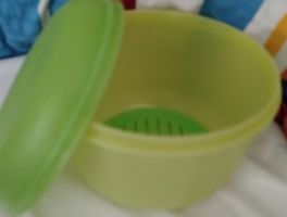Tupperware Salatbehälter mit Deckel und Siebeinsatz