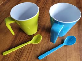 schöne, nie benützte Anti-Slip Campingbecher mit Löffel