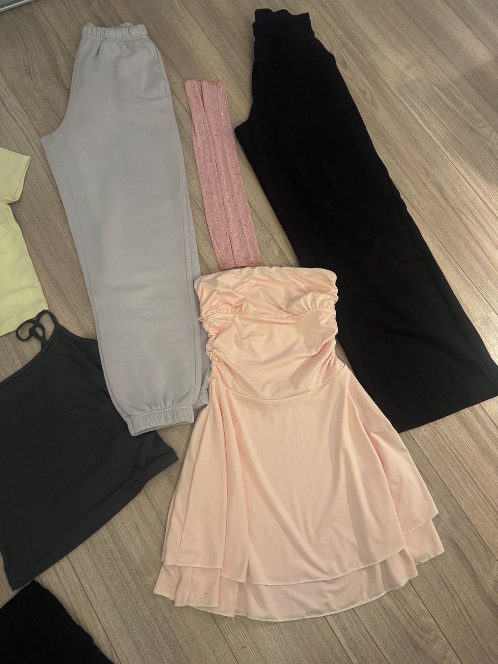 Lotti di vestiti: 10 Stk. Damen Set Gr. XS – Usato da Bonstetten venduto da VCLS 4
