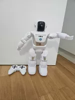 Ferngesteuerter Roboter weiss mit Fernbedienung gebraucht
