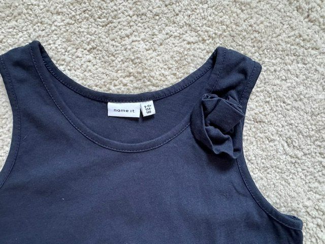 Camicette, T-shirt & Top: Name-It: Top Ärmellos Dunkelblau  Grösse 134 – Usato da Uitikon Waldegg venduto da pit_r6q9 1