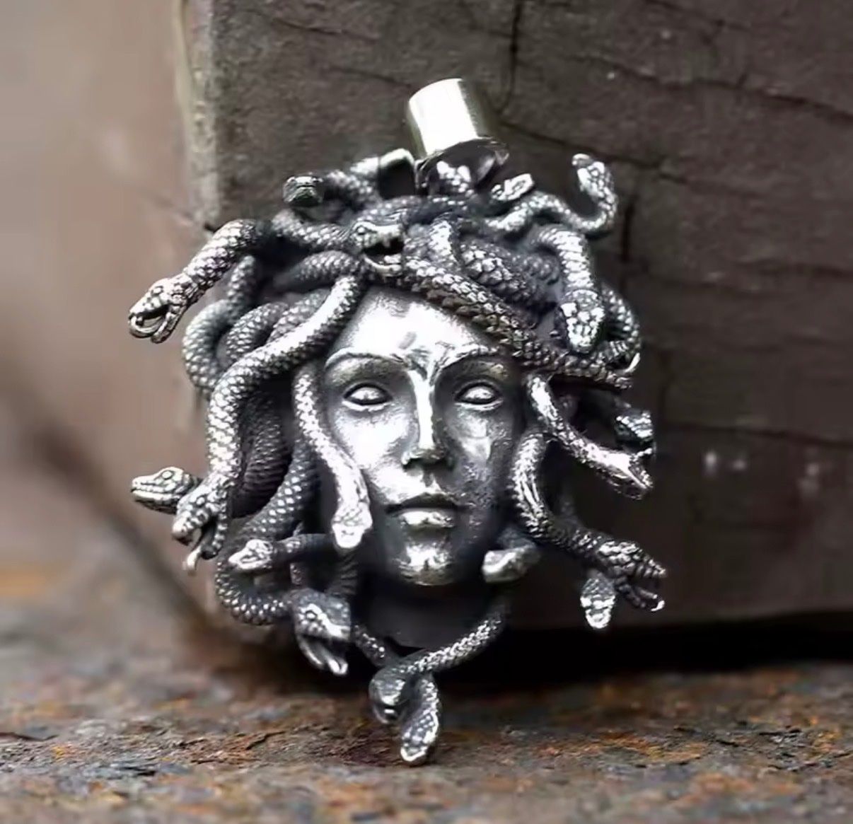 Ciondoli: Medusa Anhänger, Antik-Stil – Nuovo (secondo la descrizione) da Gams venduto da Mariawicca