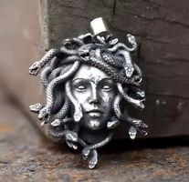 Medusa Anhänger, Antik-Stil