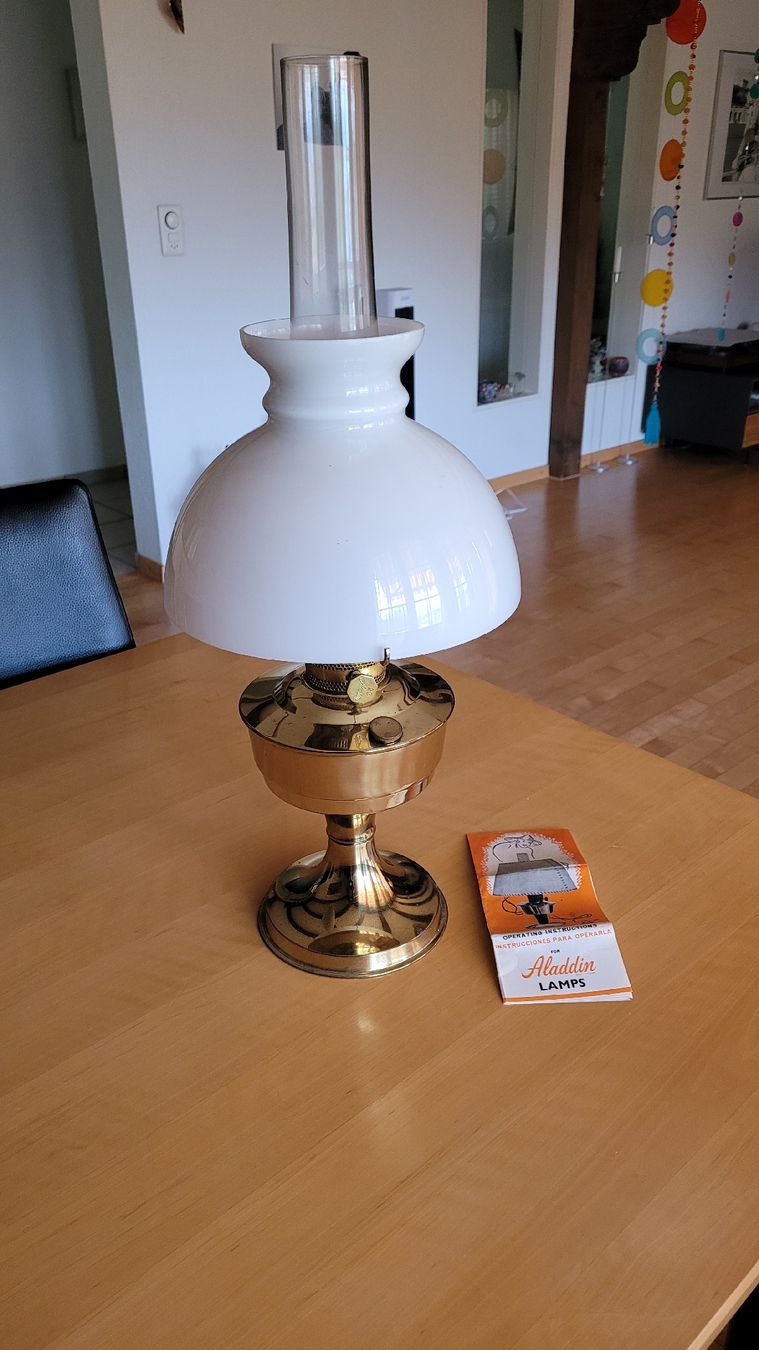 Lampen: Aladdin Petrollampe – Gebraucht aus Kirchdorf BE von Swiss-Pickers
