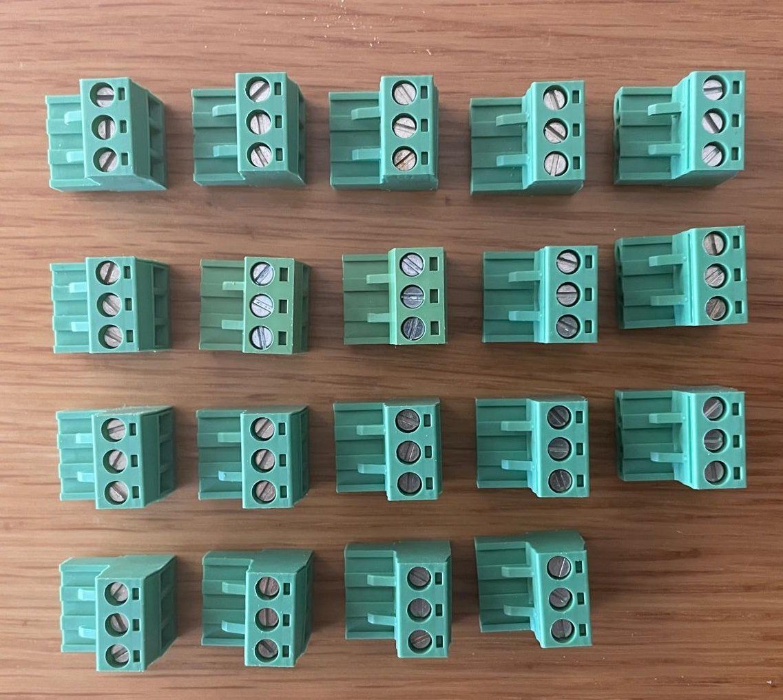 Componenti elettronici: Terminal Block steckbar 3 polig – Usato da Schaffhausen venduto da Jove1