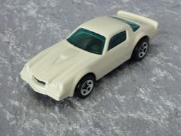 Chevrolet Camaro Z28 weiss 1:64