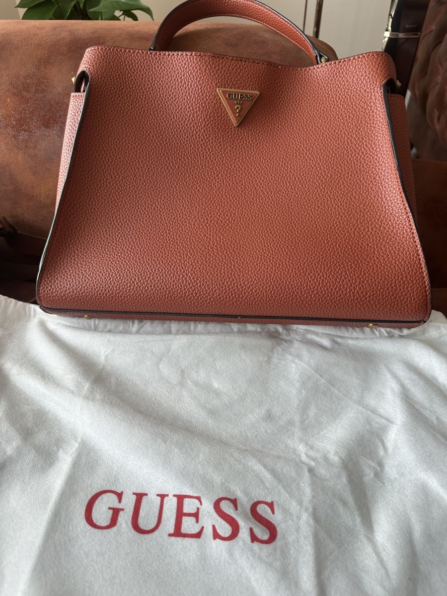 Guess Taschen für Damen: Guess Handtasche – Gebraucht aus Wettswil von sel_q655