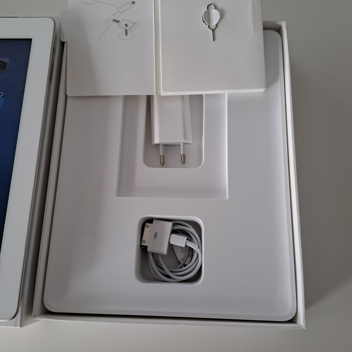 Apple Tablettes PC: iPad 2 Wi-Fi 3G 16GB Withe – D'occasion à Murten par Suissemarkus 4