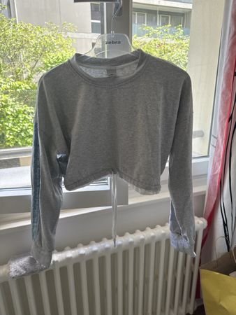 Pull court gris chiné, idéal pour le printemps! Taille S
