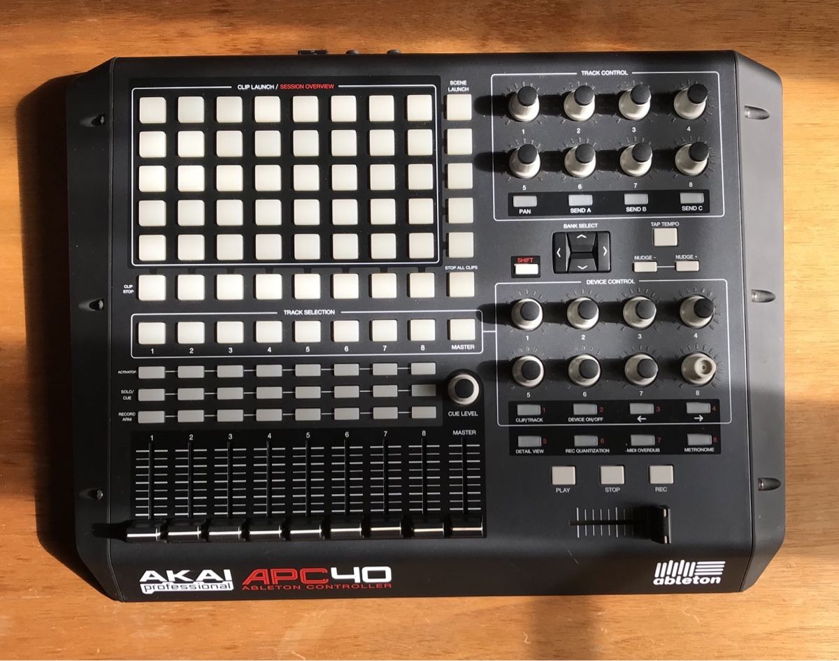 Akai Console di mixaggio: Akai APC 40 Professional – Usato da Otelfingen venduto da vin_cpc7 2