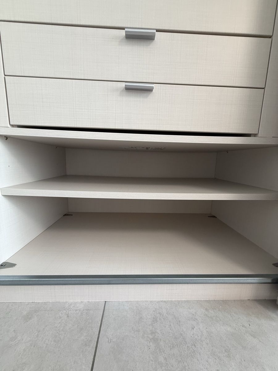 Schränke: Moderner Kleiderschrank mit Schiebetüren & Glasfront – Neu (gemäss Beschreibung) aus Lengnau BE von aya_2tvj 4