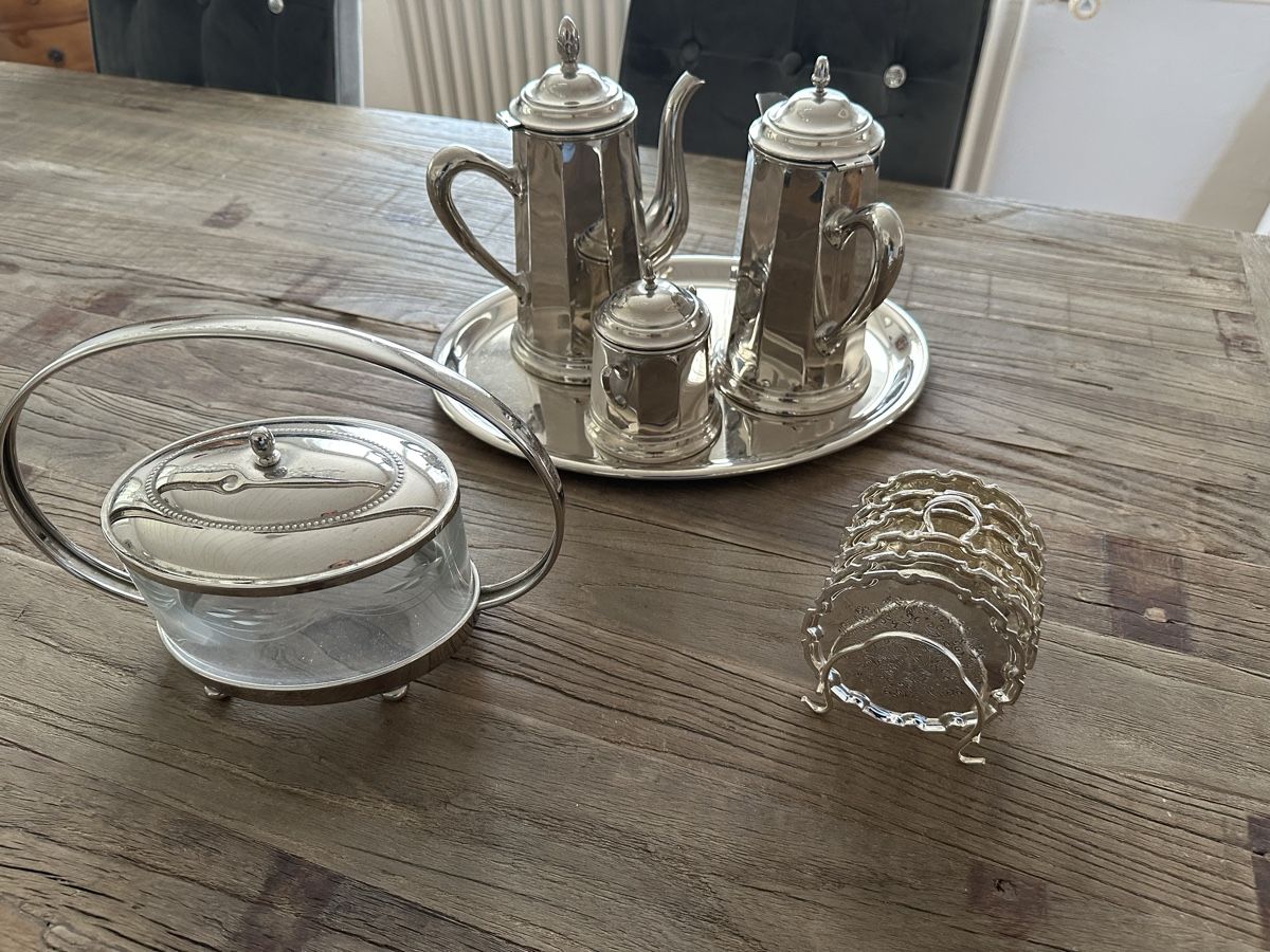 Geschirrsets: Kaffee/Teeservice Set – Gebraucht aus Rüti ZH von Zsclion