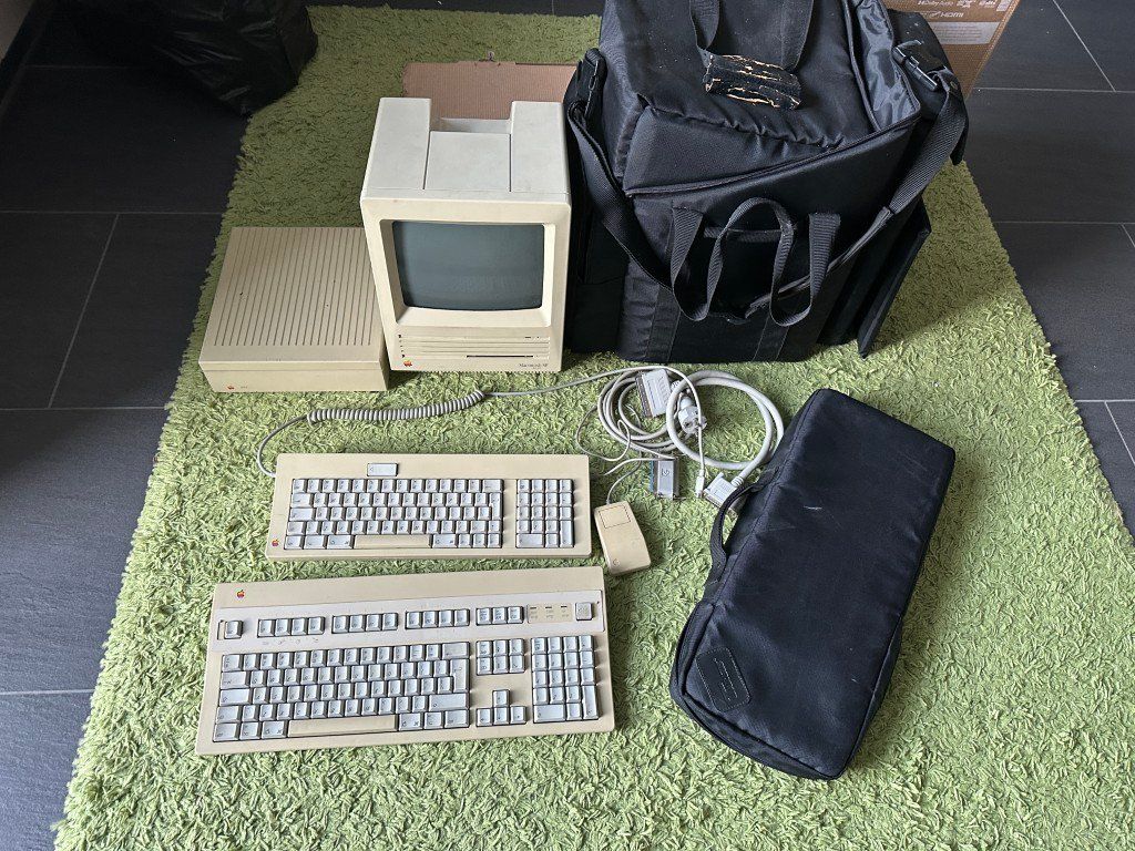 Apple PC: Apple Macintosh SE FD HD Antiker Computer Retro PC Harddisk – Usato da Brunnen venduto da 23068