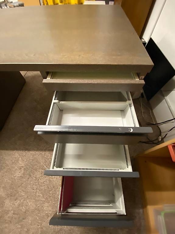 Scrivanie: Bureau avec tiroirs et multiples rangements modulaires – Usato da Confignon venduto da art_89j6 4