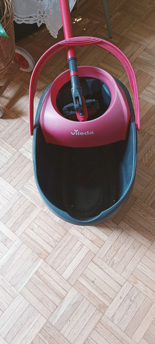 Altro per la casa: Vileda spin mop e secchio set pulizia pavimenti rosso – Usato da Lugano venduto da ycd_rv8h 1