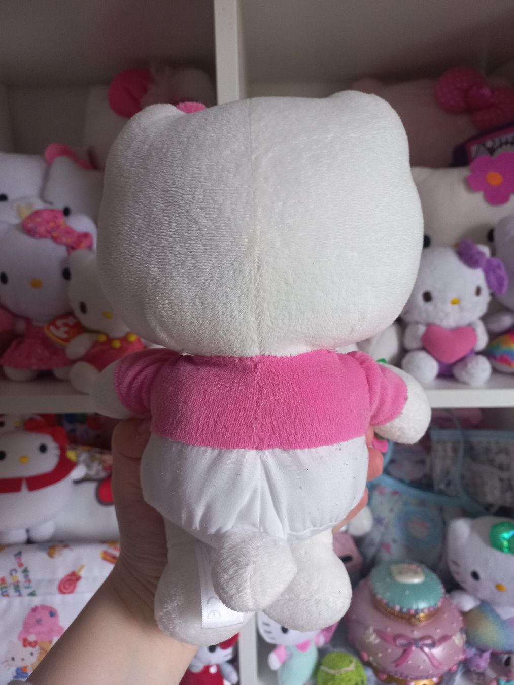 Hello Kitty Jouets: Hello Kitty Plüschtier - Sanrio – D'occasion à Wangen b. Olten par SecondStory4u 1