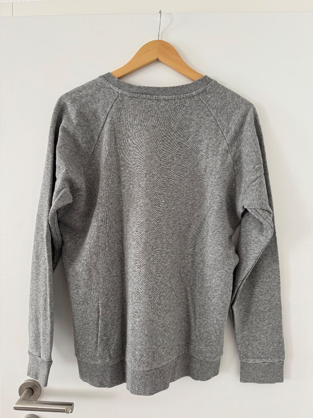 Levi's Maglioni & Felpe: Sweat Levi's gris logo rouge – Usato da Court venduto da mae_pl7l 1