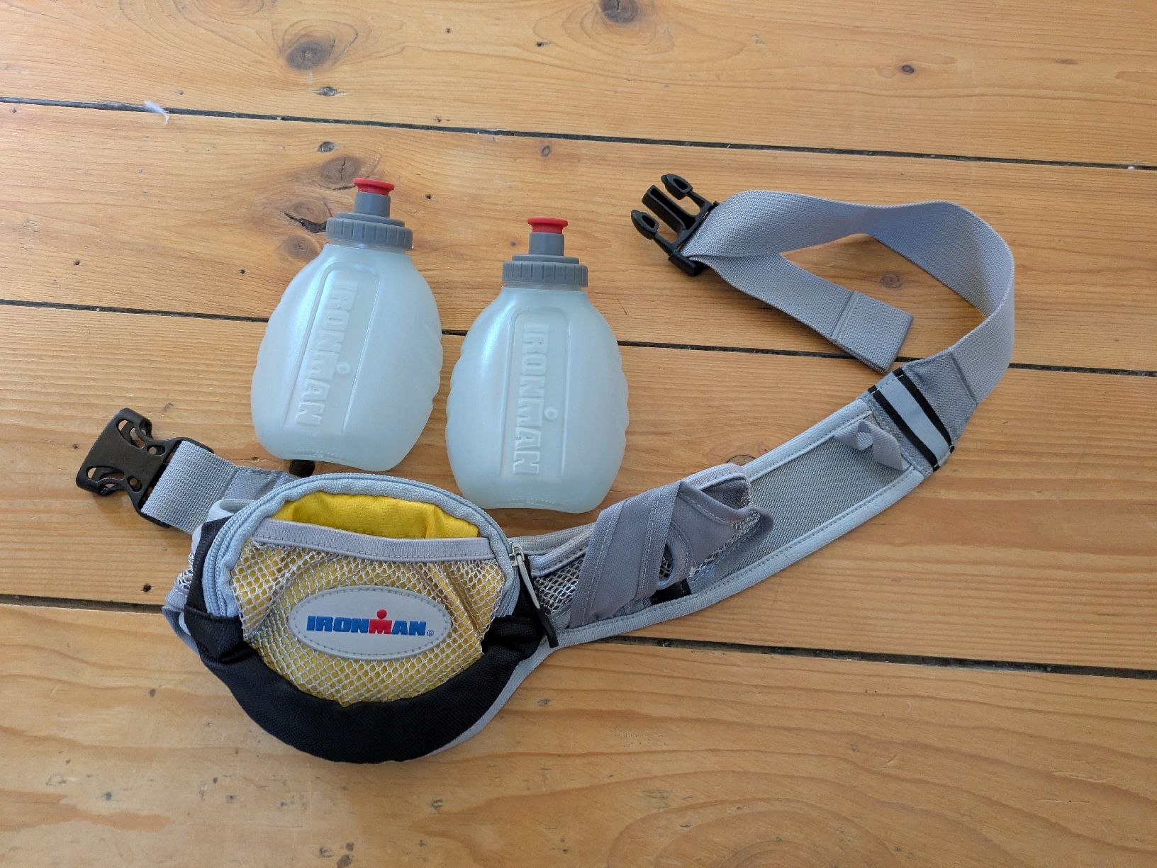 Gürtel: Sport Gurt mit 2 Flaschen Ironman – Gebraucht aus winterthur von Stone7070