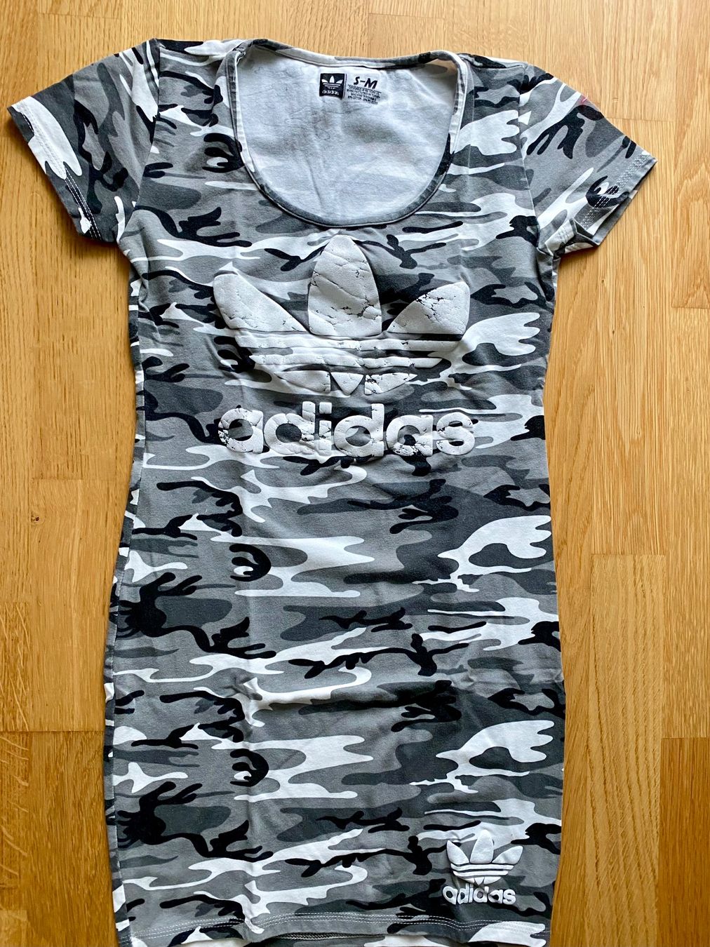 Lotti di vestiti: Adidas Kleider S/M – Usato da Zollikofen venduto da AureusManus 2