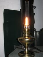 Alte elektrifizierte Petrollampe Messing