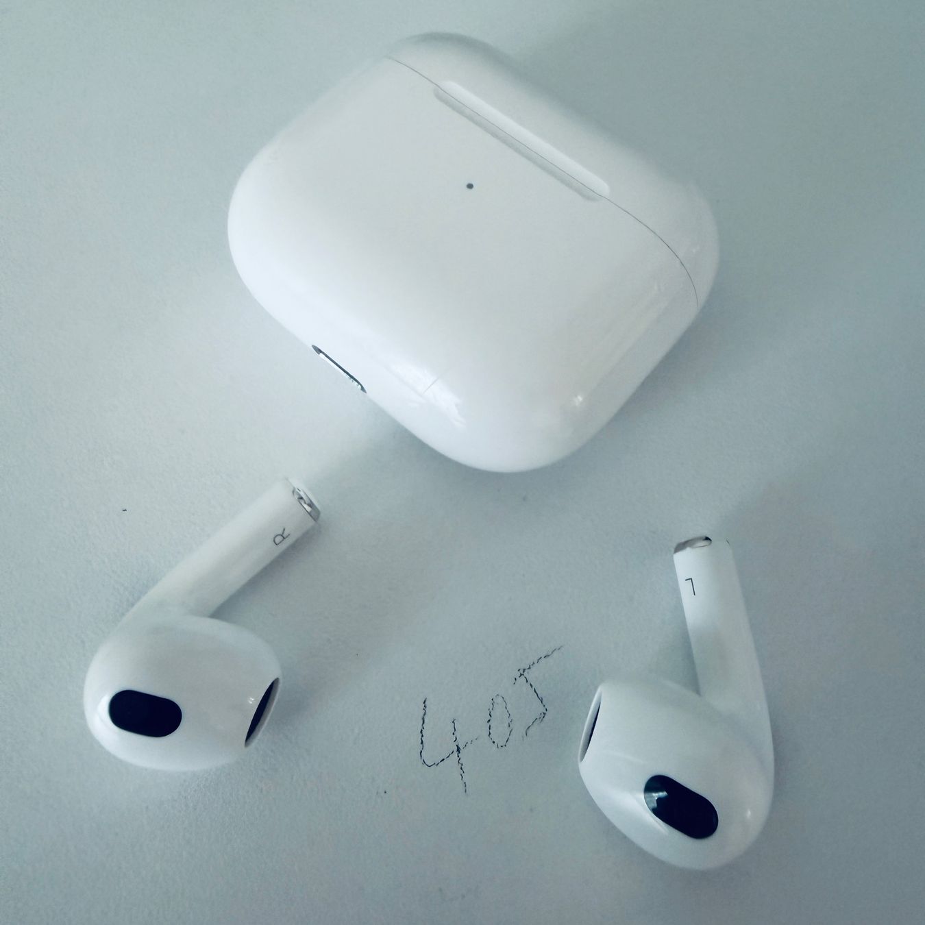 Apple Cuffie: Original Apple AirPods 3 Gen. Kopfhörer mit Wireless Case – Usato da Basel venduto da MY.AIRPODS.SHOP 3