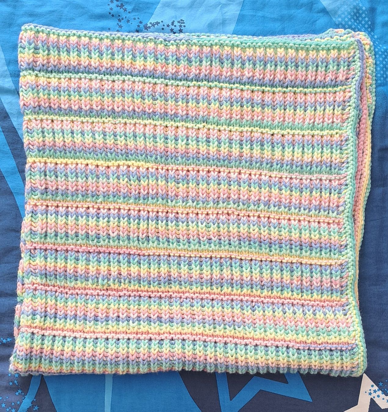 Coperte: Handgestrickte Babydecke_1 – Nuovo e nell'imballaggio originale da Romanshorn venduto da Octa27