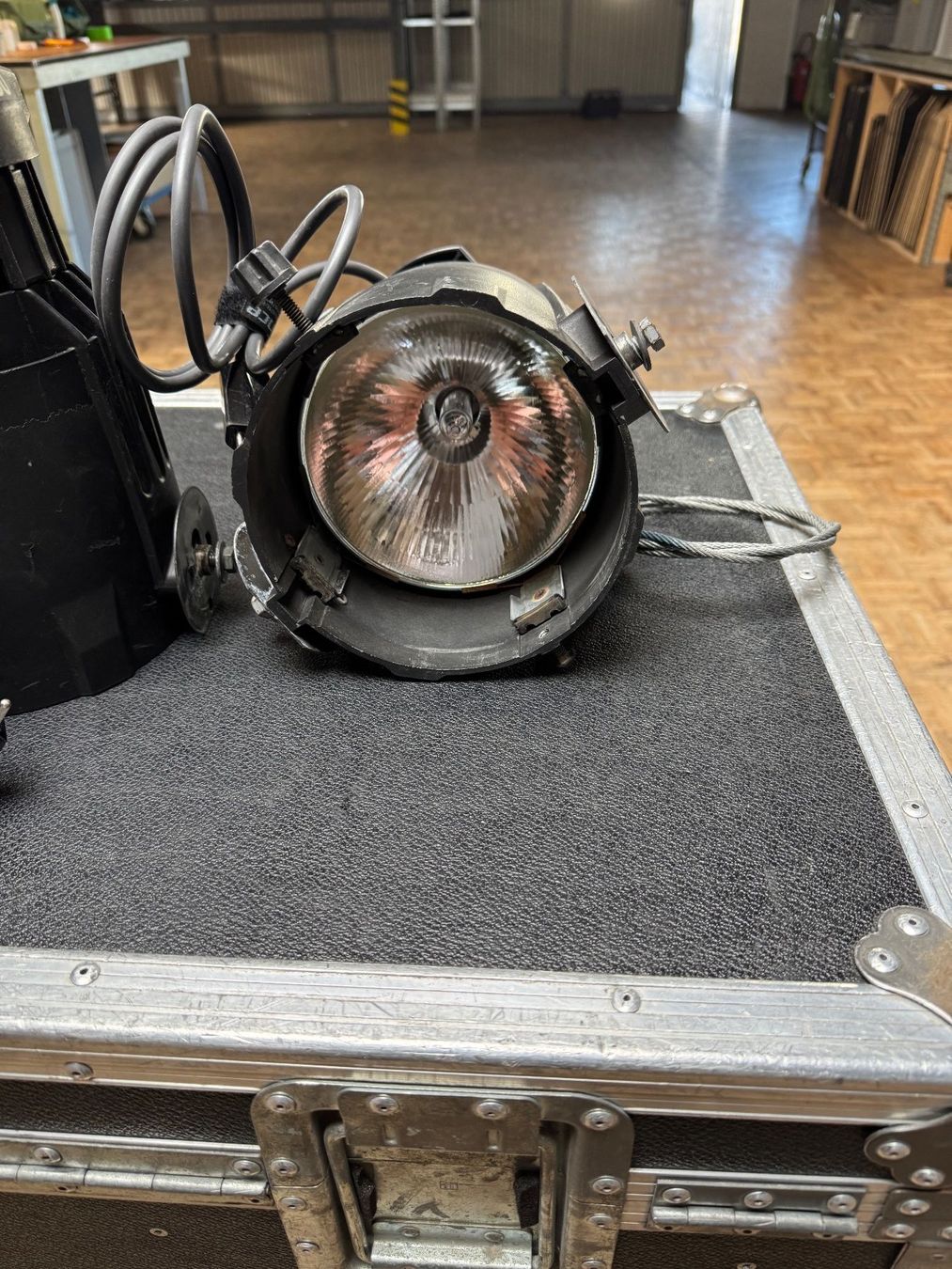 Lampade: 4x Halogen-Engine für ETC SourceFour Profiler – Usato da Urtenen-Schönbühl venduto da nuancegmbh 1