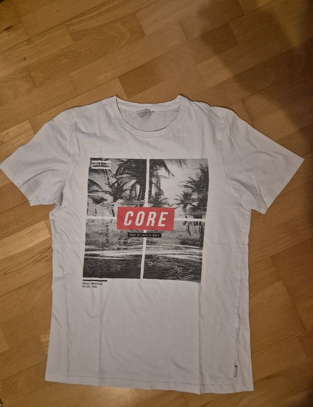 Jack & Jones T-shirts: T-shirt Core by Jack & Jones – D'occasion à Glovelier par JonasMaitre