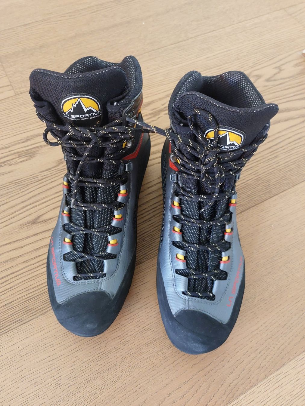 Chaussures hommes: Chaussures de trekking gr 43 – D'occasion à Delémont par Petitlutin