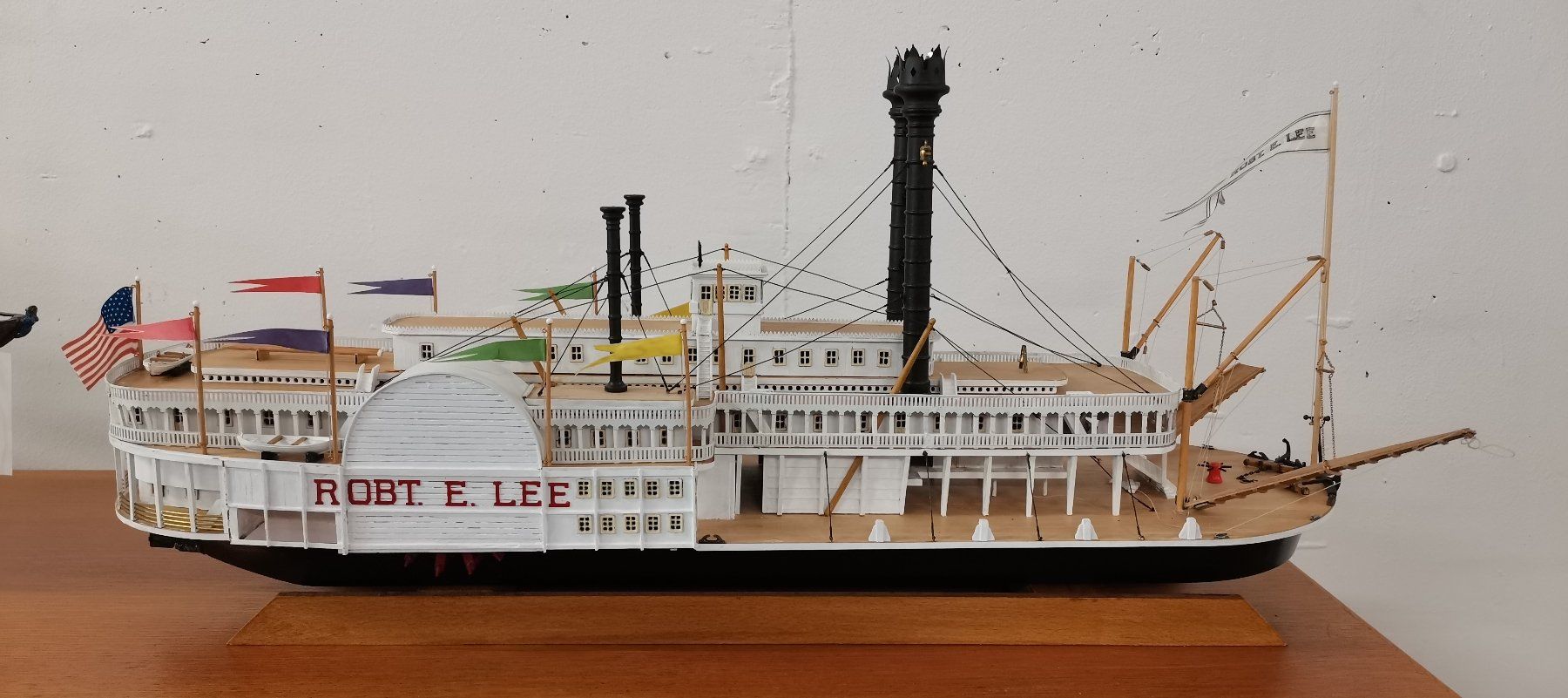 Kits de montage: Schiffsmodell Mississippi-Raddampfers Robert E. Lee – D'occasion à Suhr par Brocki-Suhr