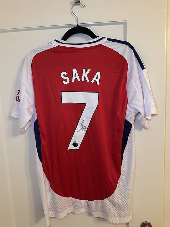 Canottiere & Pantaloni: Saka trikot arsenal autogramm mit Box – Usato da liebefeld venduto da nacho22