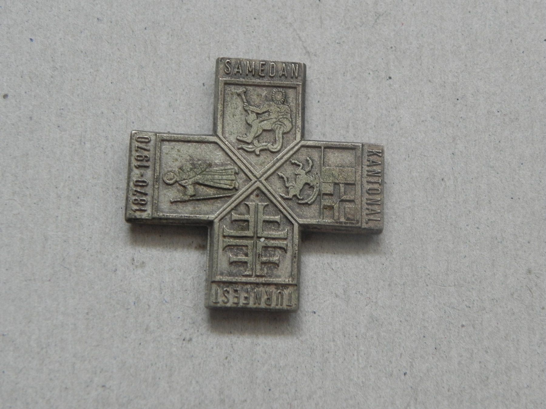 Plaketten & Abzeichen: Abzeichen Brosche Medaille Samaden Graubünden GR 1970 – Gebraucht aus Siebnen von krimsie