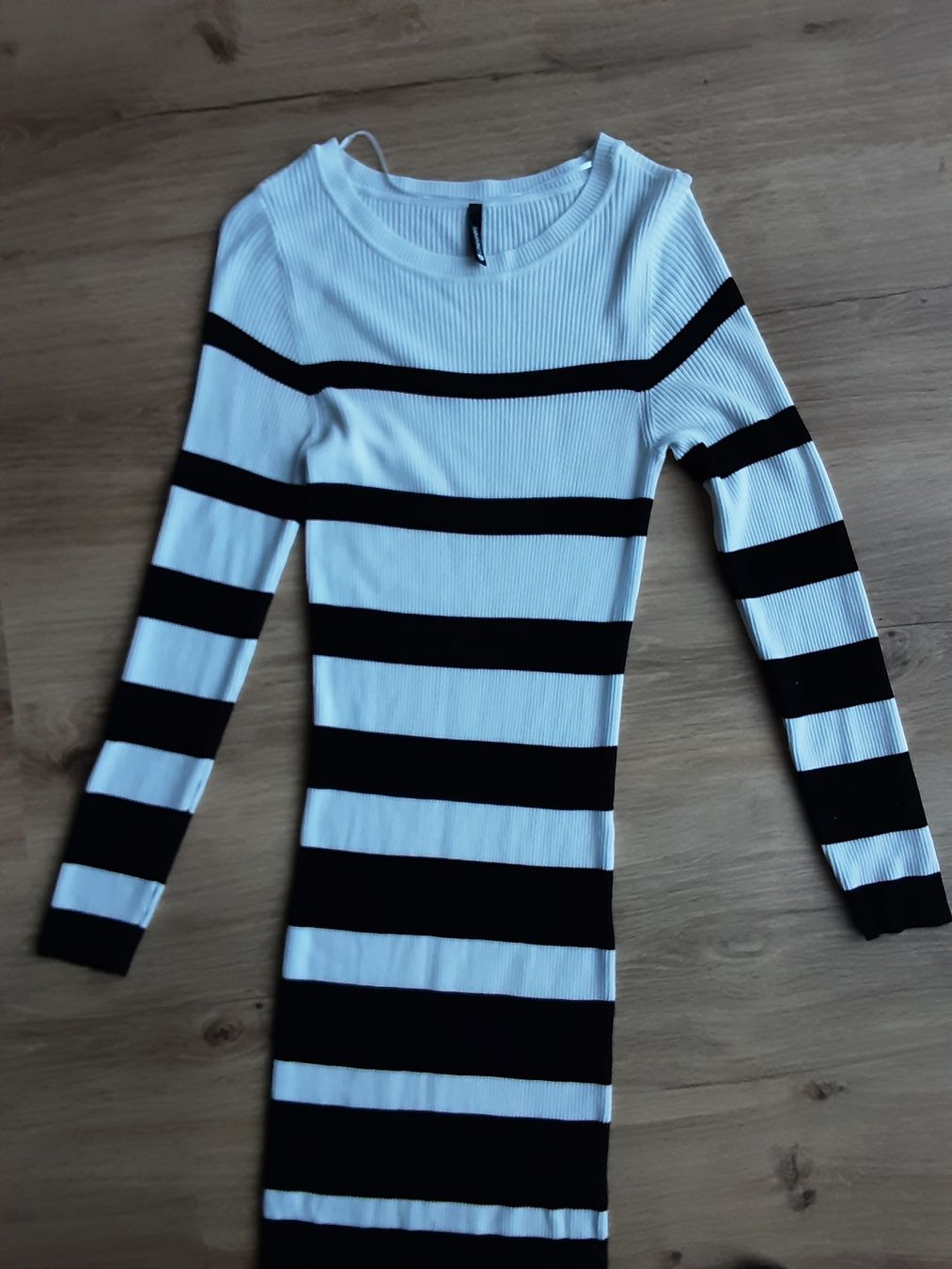 Vestiti: Gestreiftes Strickkleid, Grösse S – Nuovo (secondo la descrizione) da Altdorf UR venduto da Brandli 1