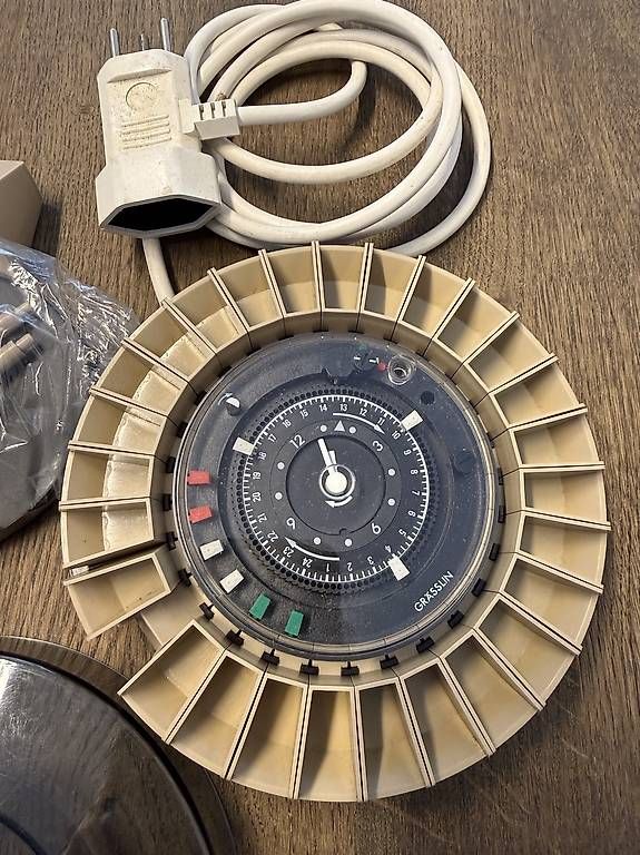 Orologi: alimentatore automatico – Usato da Figino venduto da Ferrari58
