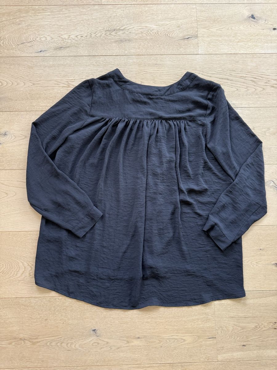 H&M Blusen: Blouse Taille 42 noire, État neuf – Gebraucht aus Zürich von Irassa 1
