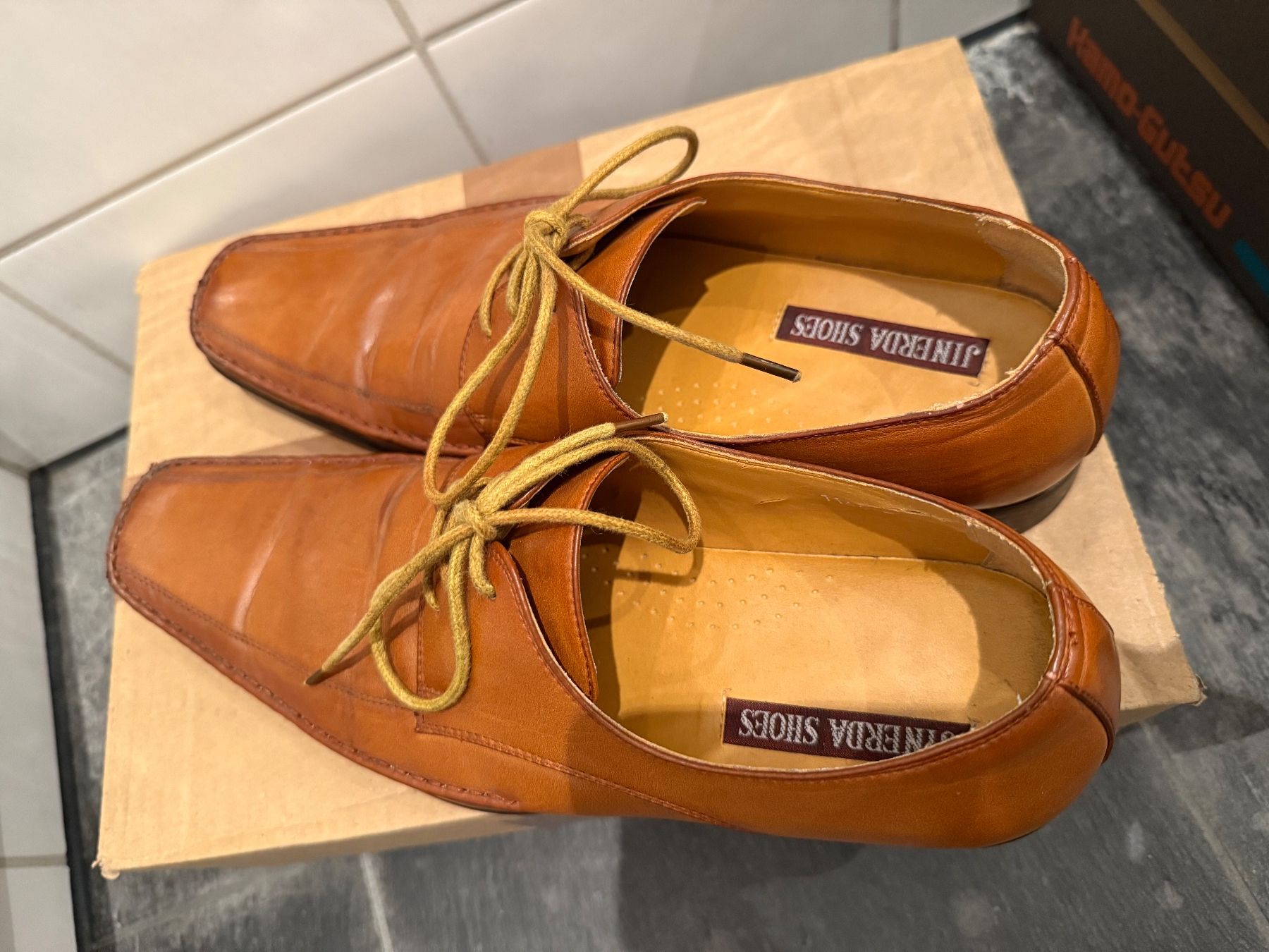 Scarpe da uomo: Jinerda Schuhe Leder Gr. 42 – Usato da Chur venduto da spicebone 1