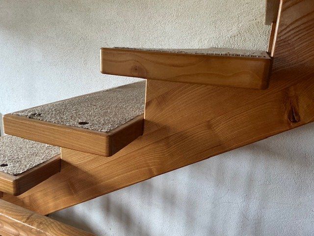 Scale: Aufgesattelte Treppe in Esche massiv – Usato da Lenggenwil venduto da Sterndli05 1