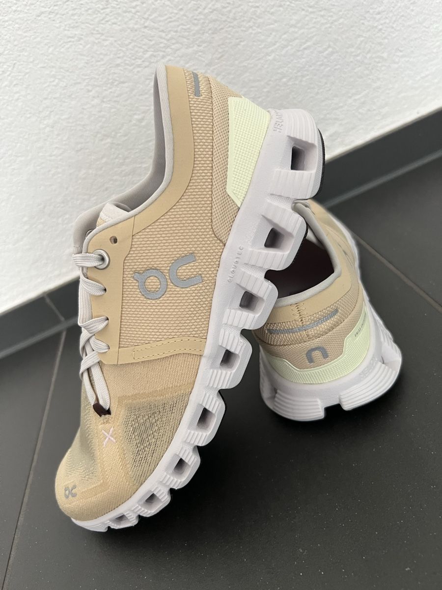 On Scarpe da donna: On Cloud Schuhe Gr: 37 – Nuovo e nell'imballaggio originale da Holziken venduto da 181281 3