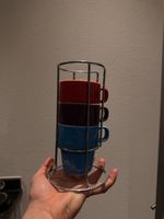 Tassen mit Halterung 
