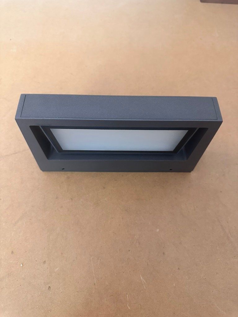 Lampade: Wand-Aussenleuchte GAP X von IP44 – Nuovo e nell'imballaggio originale da Suhr venduto da leuchtenshop
