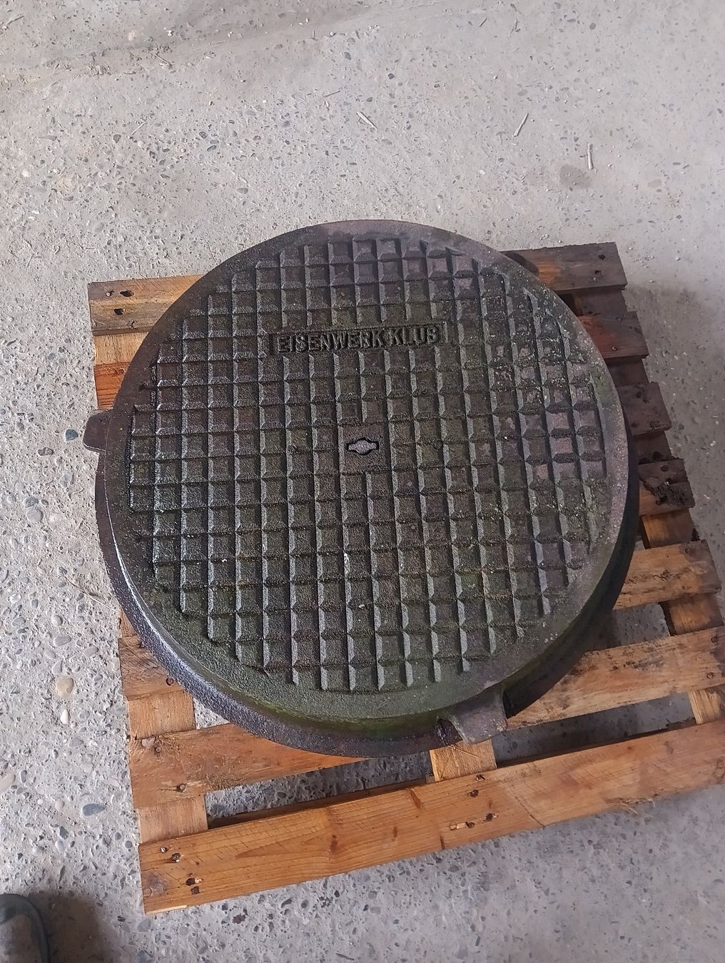 Autres matériaux de construction: Schachtdeckel – D'occasion à Osterfingen par raindrop141