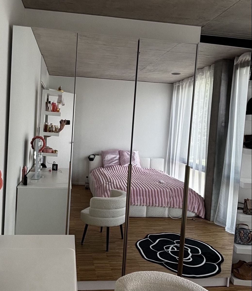 Armadi: Kleiderschrank mit Spiegel – Usato da Rudolfstetten venduto da alisa99