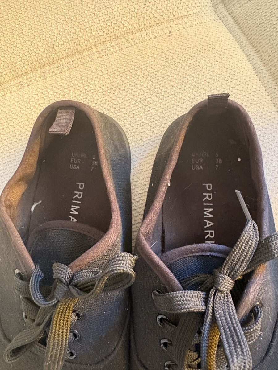Primark Scarpe da uomo: Schwarze Turnschuhe Schnürung Grösse 38 – Usato da Kriens venduto da dajaxoxo 1