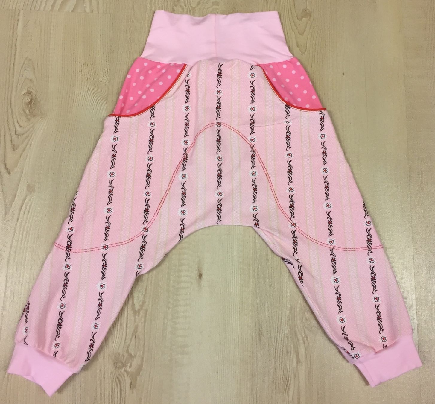 Pantaloni: Edelweiss Pumphose Gr. 98/104 - NEU – Usato da Delley venduto da Schwiizy 1